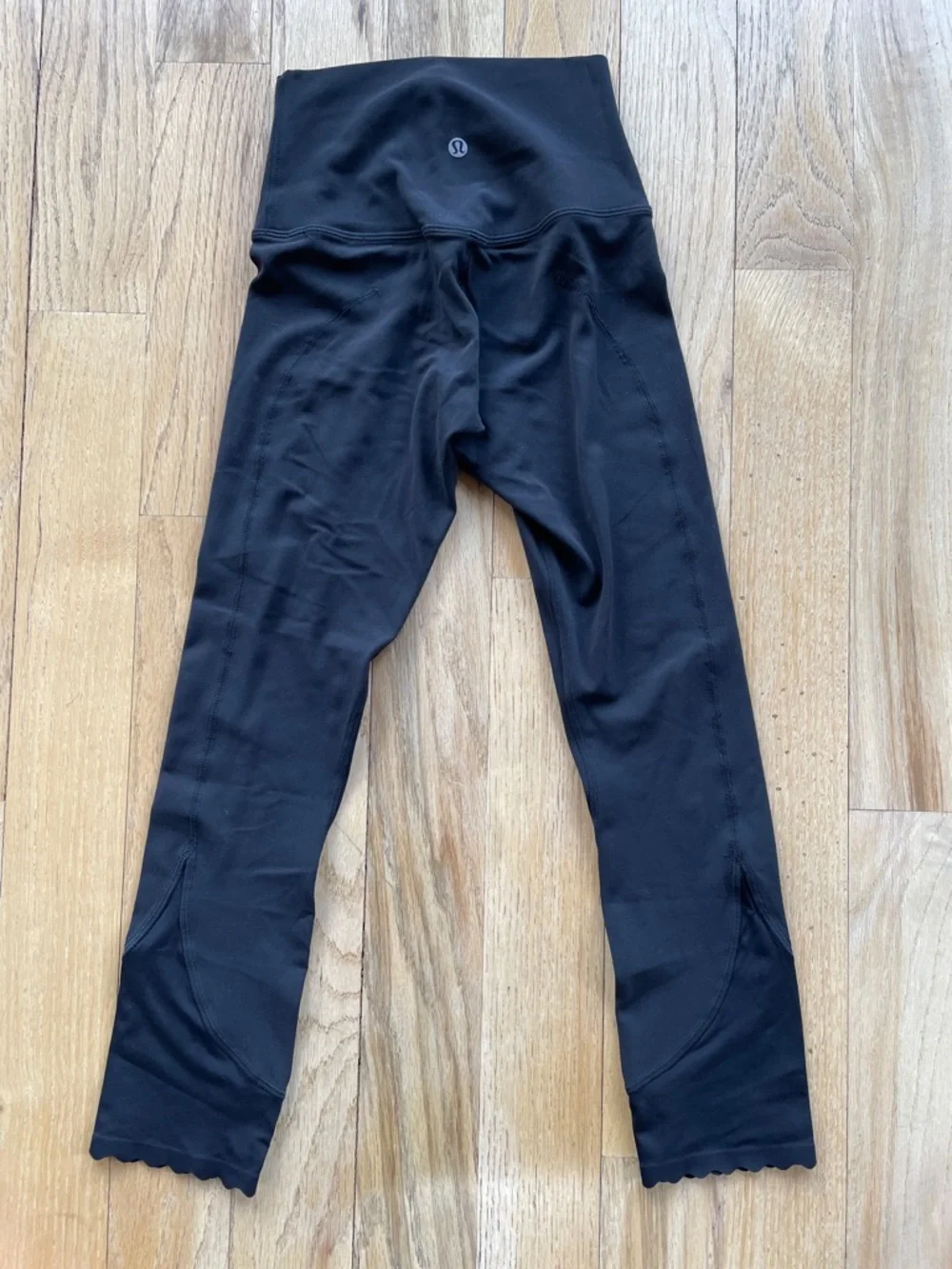 Lululemon Align Scalloped Hem High-Rise Crop 23", Size 2
Black - Picture 5 of 10